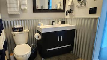 House, 1 Bedroom, Balcony, Garden View | Bathroom