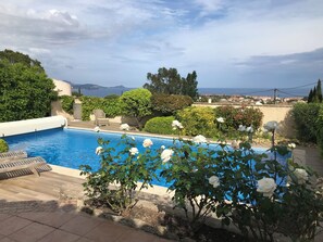 Outdoor pool - Villa with fantastic sea view and large private pool (Fréjus)