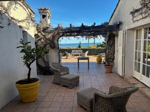 Terrace/patio - Villa with fantastic sea view and large private pool (Fréjus)