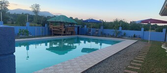 Spacious 9-bedroom apartment in lovely Bugallon with AC