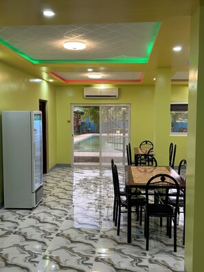 Dining - Spacious 9-bedroom apartment in lovely Bugallon with AC (Bugallon)