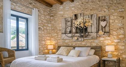 Gîte Dordogne private spa, swimming pool, quiet house for 8 people