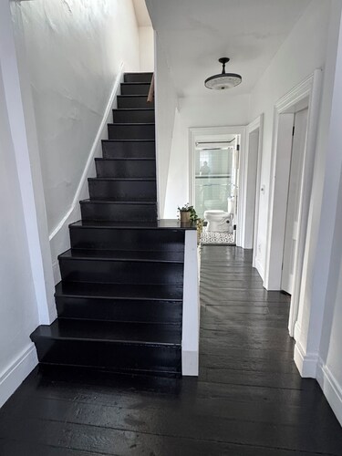 3-bedroom Victorian home for relaxing stays in the heart of Wheeling