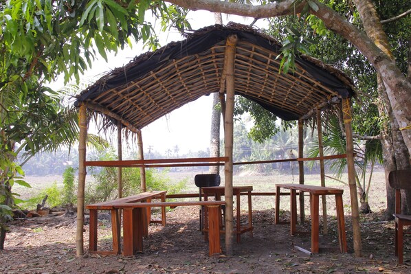Villa | Restaurante al aire libre