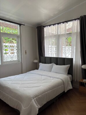 House, 3 Bedrooms, Smoking, Balcony - 3BR Family Villa - 1 km to Chalong Pier With Wifi (Chalong)