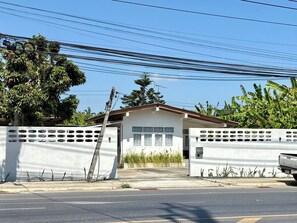 A single-story house with a white exterior, a small porch, and a gated entrance. - 3BR Family Villa - 1 km to Chalong Pier With Wifi (Chalong)
