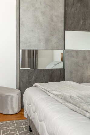 Iron/ironing board, WiFi, bed sheets