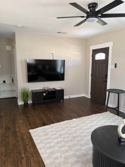 Near AT&T Stadium | Cozy 2BR Home Sleeps 6