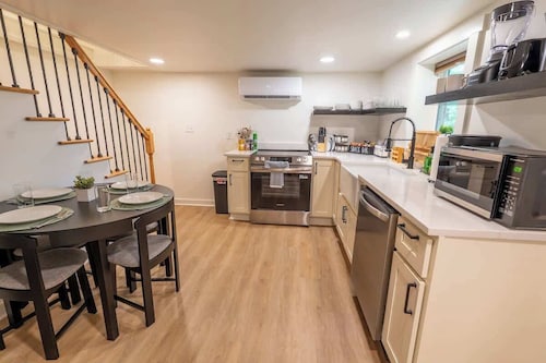 Stay Roanoke | Roanoke Roost | 2BR + Fire Pit