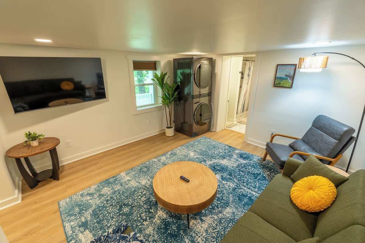 Stay Roanoke | Roanoke Roost | 2br + Fire Pit - Roanoke, VA