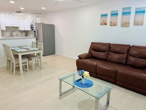 TV - Seashell 2 - Luxury Apartment close to the beach (Boynton Beach)