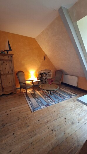 Interior - Private 2-bedroom apartment at Château de La Coste (Saint-Julien)