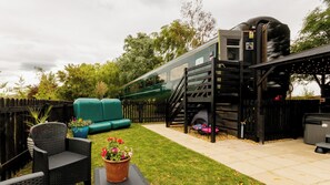 Property grounds - Railway train carriage beautifully converted for an unusual stay in Countryside (ELY)