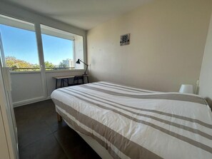 3 bedrooms, desk, iron/ironing board, travel crib - Spacious 3-bedroom apartment in Tours Nord near the tramway (Tours)