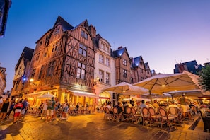 Outdoor dining - Spacious 3-bedroom apartment in Tours Nord near the tramway (Tours)