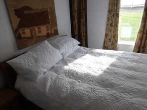 2 bedrooms, iron/ironing board, free WiFi, bed sheets - Seaview Cottage Lake District Coast (Millom)