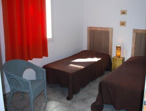 House | 2 bedrooms, bed sheets - Blue Hills Residence With Scenic Views (Sampzon)