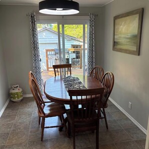 Dining - Summer Retreat (Alma)