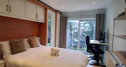 Stylish 2BDR Apt with Large Balcony near City