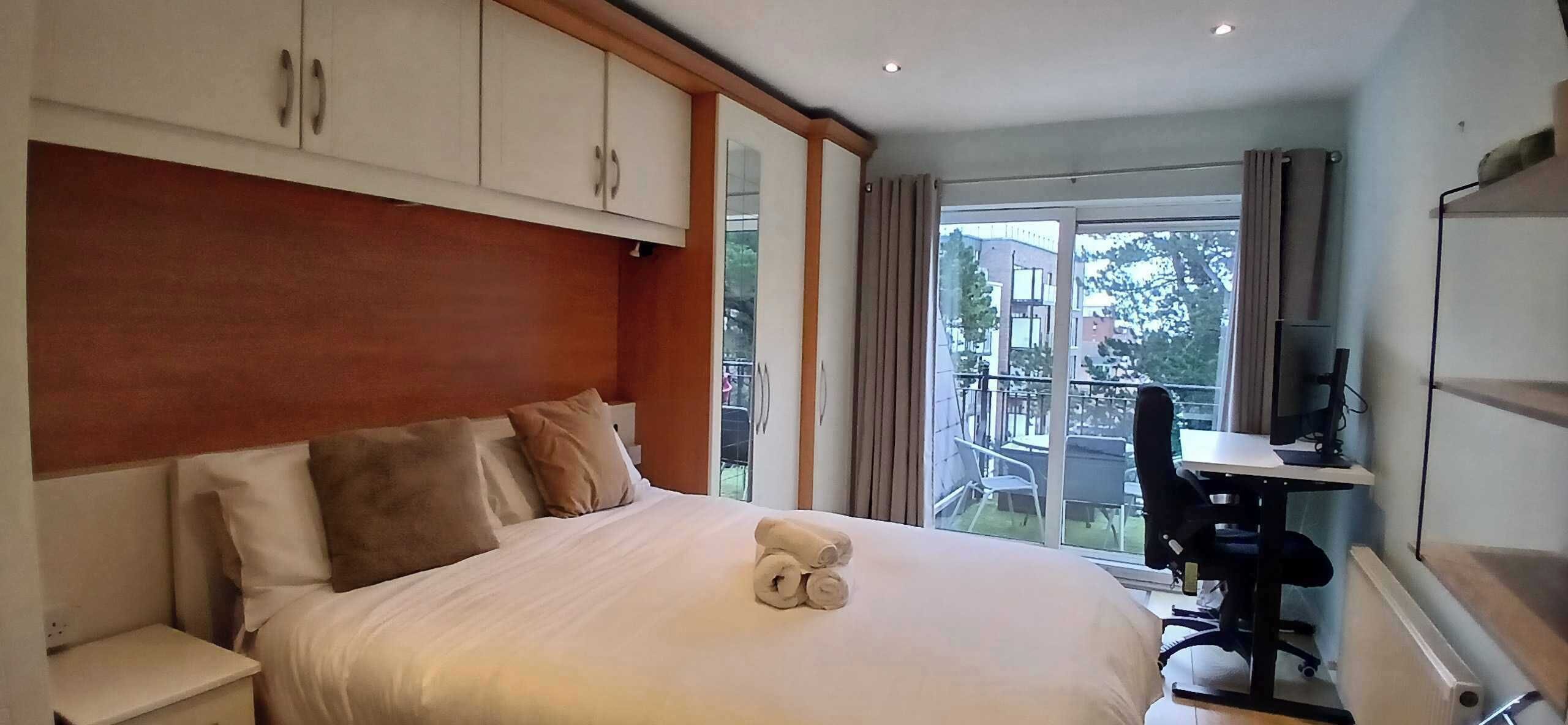 Iron/ironing board, travel cot, Internet