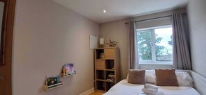 2 bedrooms, iron/ironing board, travel cot, Internet