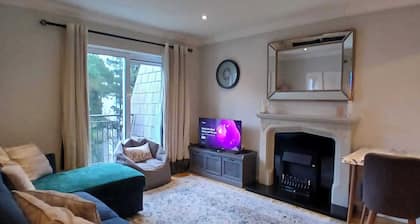 Stylish 2BDR Apt with Large Balcony near City