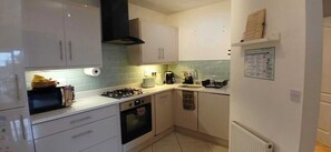 Coffee/tea maker, fridge, microwave, oven