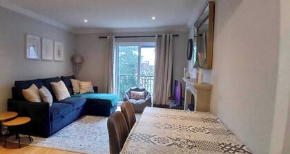 Stylish 2BDR Apt with Large Balcony near City