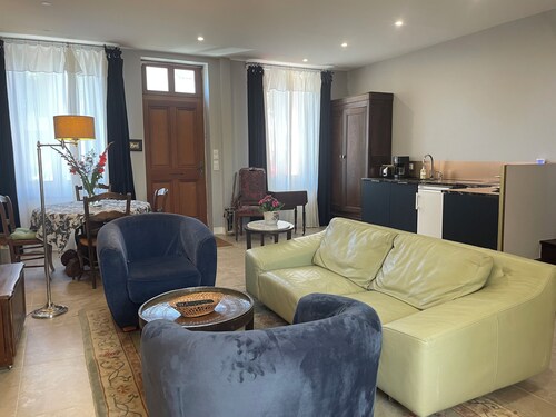 Perfect 2-bedroom bed & breakfast in pleasant La Rochelle
