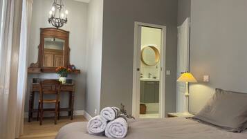 Fer et planche à repasser, accès Internet, draps fournis