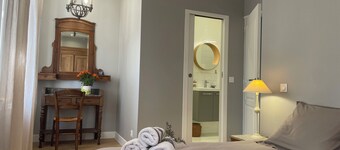Perfect 2-bedroom bed & breakfast in pleasant La Rochelle