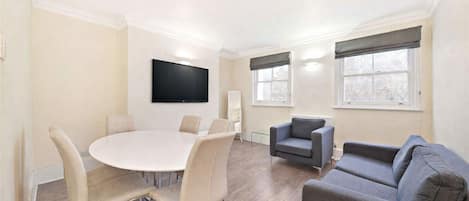 Apartment, City View | Living area