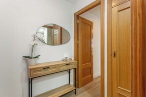 Interior - Discover a modern and bright retreat in the heart of northern Madrid. Terraza Castilla is a one-bedroom apartment designed for those seeking comfort, style, and a strategic location, ideal for both short and long stays. (MADRID)