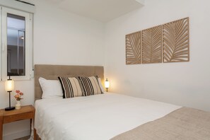 Room - Discover a modern and bright retreat in the heart of northern Madrid. Terraza Castilla is a one-bedroom apartment designed for those seeking comfort, style, and a strategic location, ideal for both short and long stays. (MADRID)