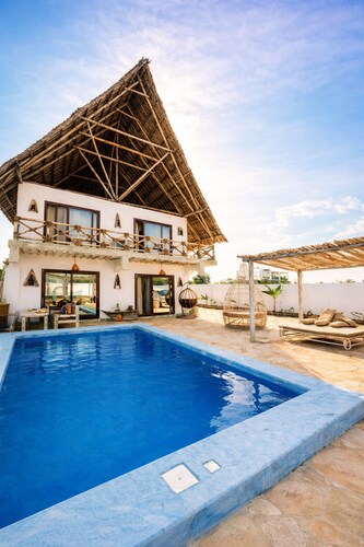 Private Villa with Pool & Mnemba Island View