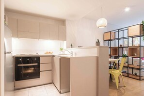 Microwave, coffee/tea maker, toaster, cookware/dishes/utensils - MOT Rentals + Paunero Loft in Alto Palermo (Buenos Aires)