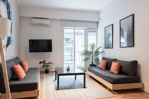 MOT Rentals + 3 Bd 2 Ba Apartment in Recoleta!