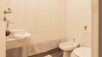 Shower, hair dryer, towels, shampoo