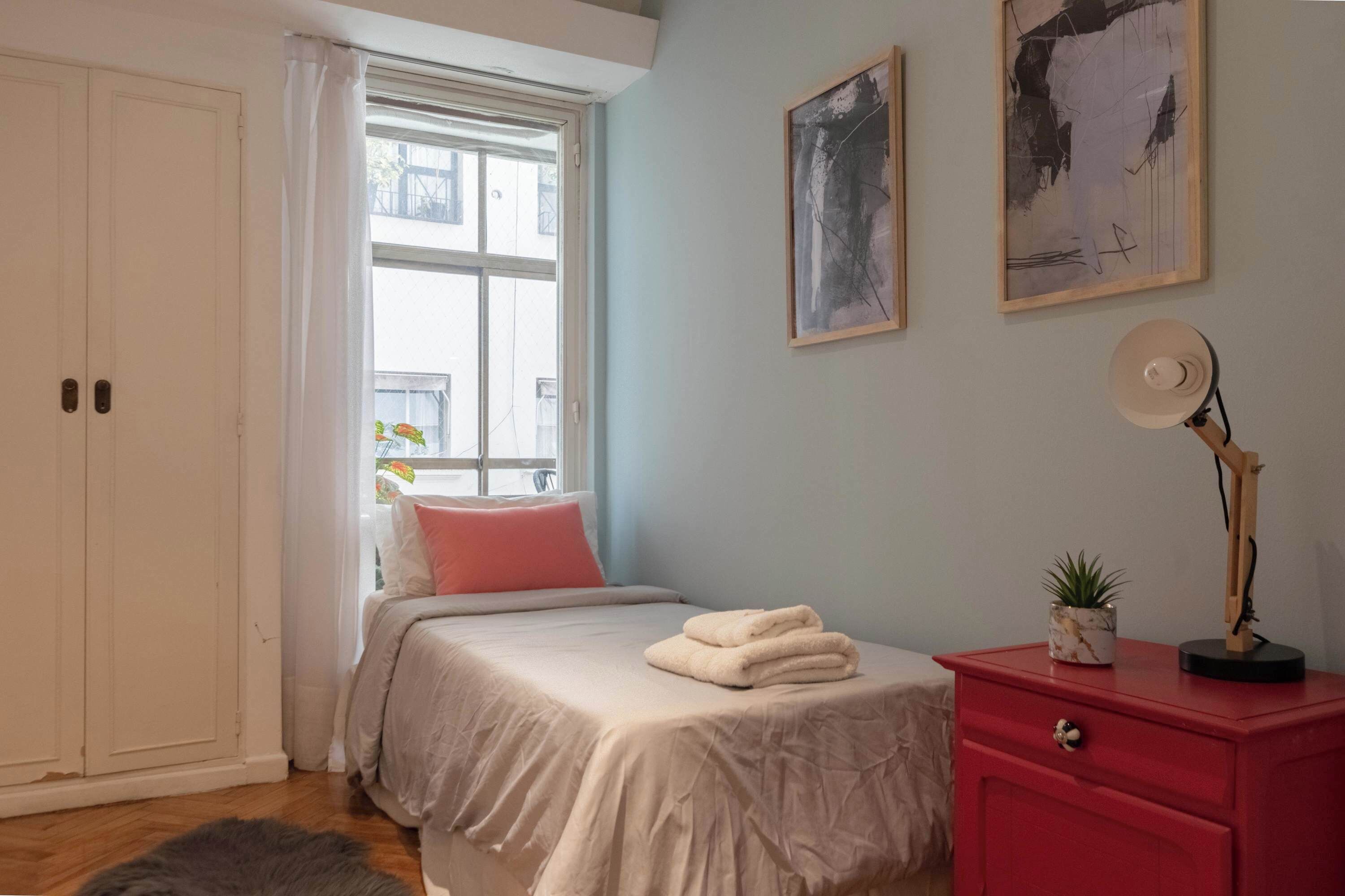 Iron/ironing board, WiFi, bed sheets