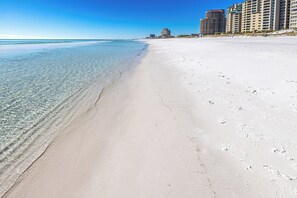 Beach nearby - NEW to VRBO-FREE Golf & Activities ~Golf Cart~Hot tub, Pool, Gym (Miramar Beach)