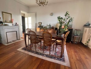 Dining - Vrbo Property (Contrexéville)