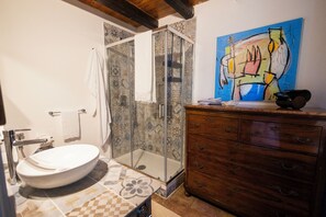 Shower, jetted tub, hair dryer, bidet - Donna Laura Villa Cannamele (Carini)