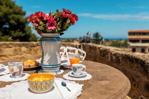 Outdoor dining - Donna Laura Villa Cannamele (Carini)