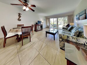 Smart TV - Kihei Akahi D-G8 | Ground Floor & Right Across From The Beach! (Kihei)