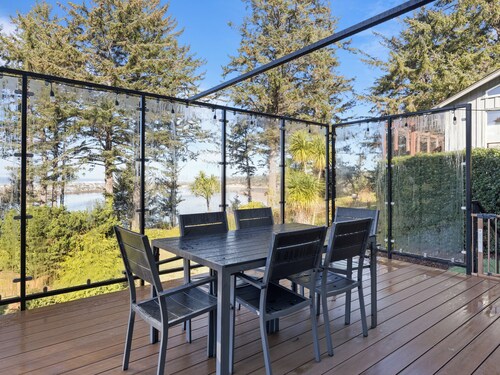 Eagles Overlook: 3BR Home w/ Panoramic Ocean Deck