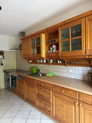 Refrigerador, horno, parrilla de estufa y lavavajillas 