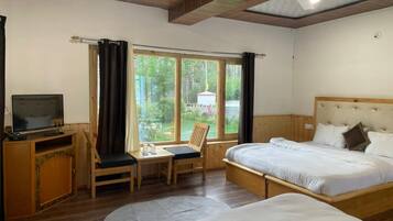 Deluxe Double Room, Hill View | Desk, free WiFi