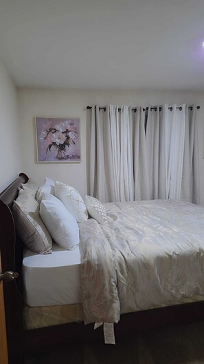 5 habitaciones, tabla de planchar con plancha, wifi y ropa de cama 