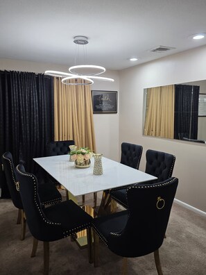Dining - Cozy beautiful single-Family house (Longmeadow)