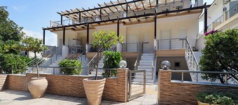 尼古拉奧斯馬雷住宿  